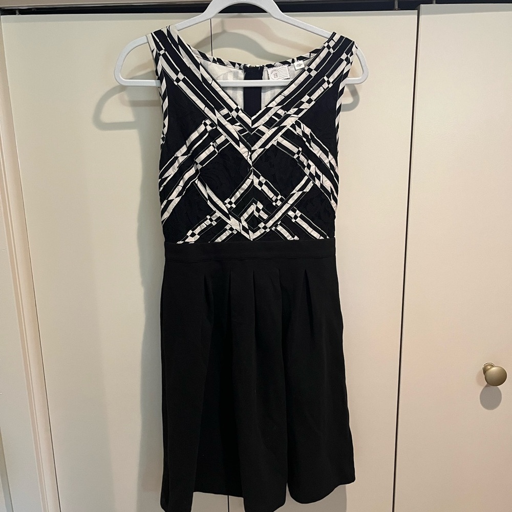 Black and White Sleeveless Dress